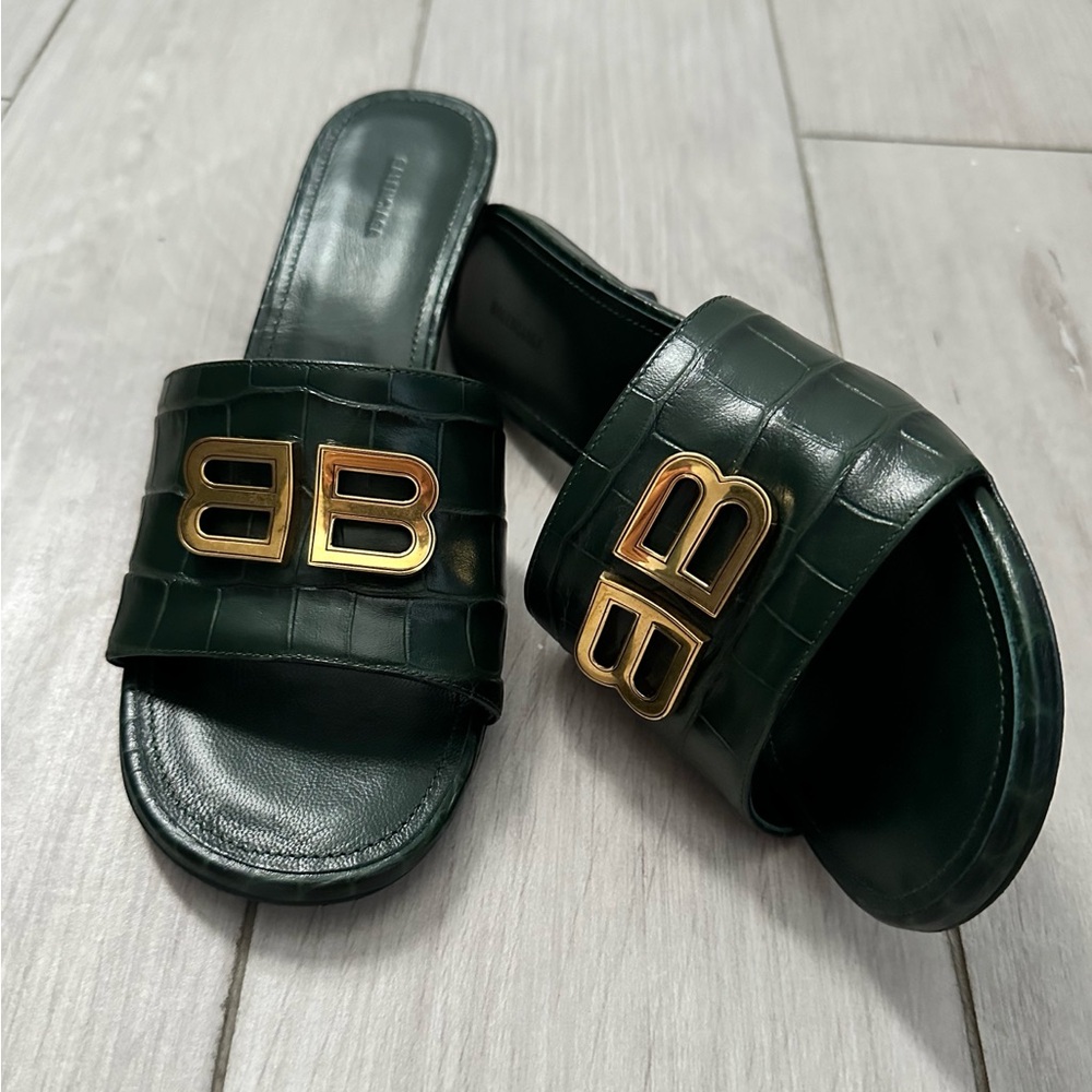 Balenciaga sandals brand new size 36.5 (6.5 US) comes in original packaging